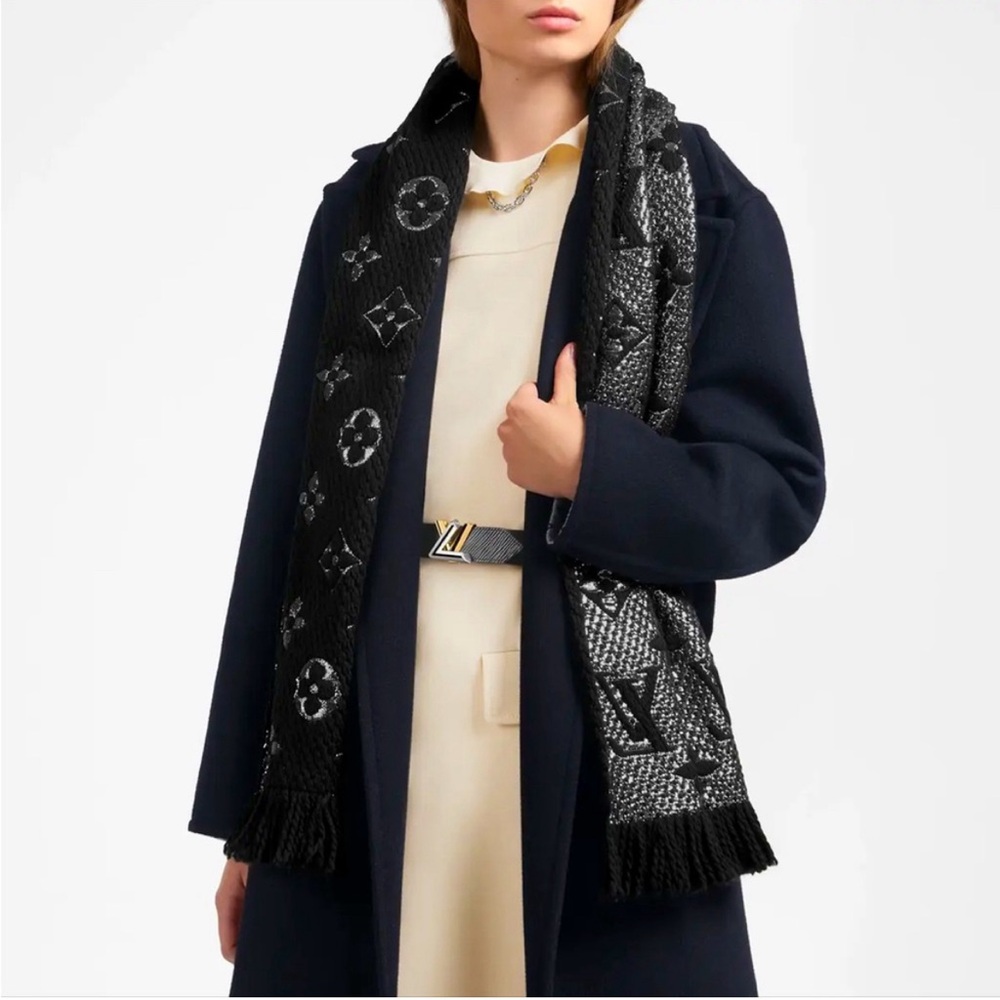 NWOT Louis Vuitton Logomania Scarf Black Metallic Silver
